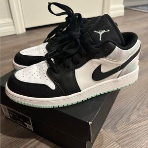 Jordan Air 1 Low SE Black and Mint 4.5 gs